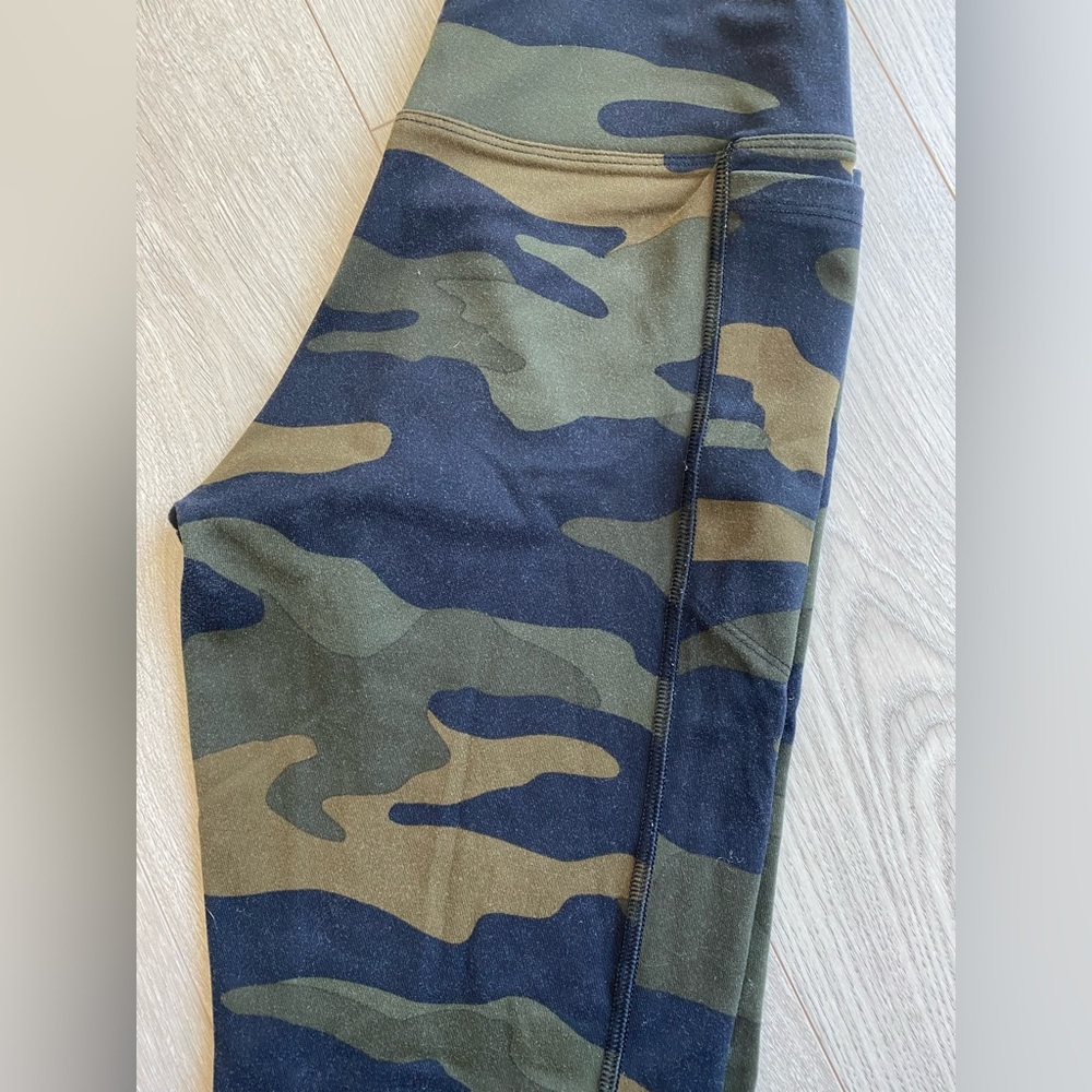Victoria's Secret Pink Camouflage Leggings